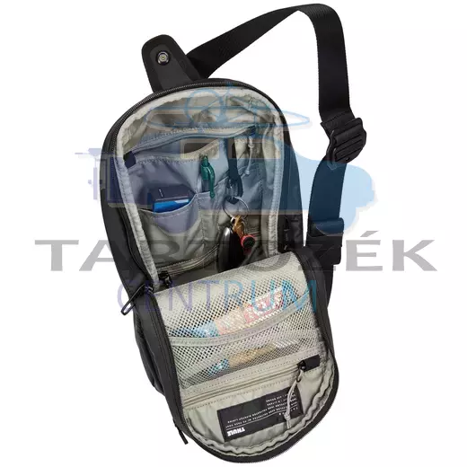 Thule Tact 3205291 Válltáska 8L, fekete