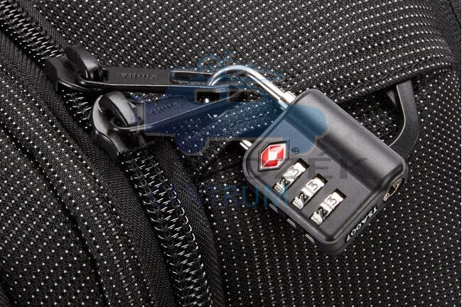 Thule Crossover 2 3204059 Convertible Carry On hátizsák 41 L,fekete