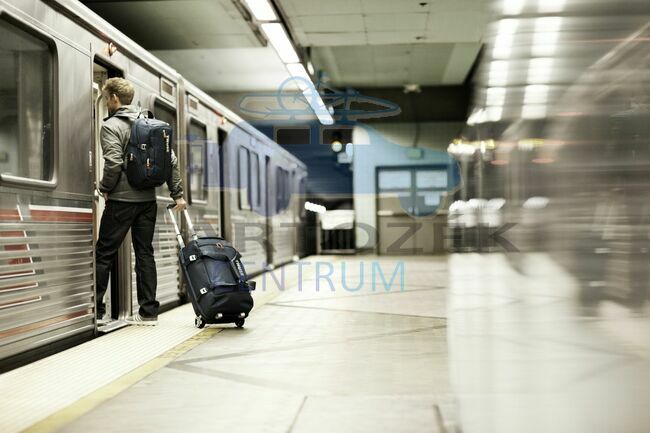 Thule Crossover Travel TCRD-1 gurulós bőrönd, fekete